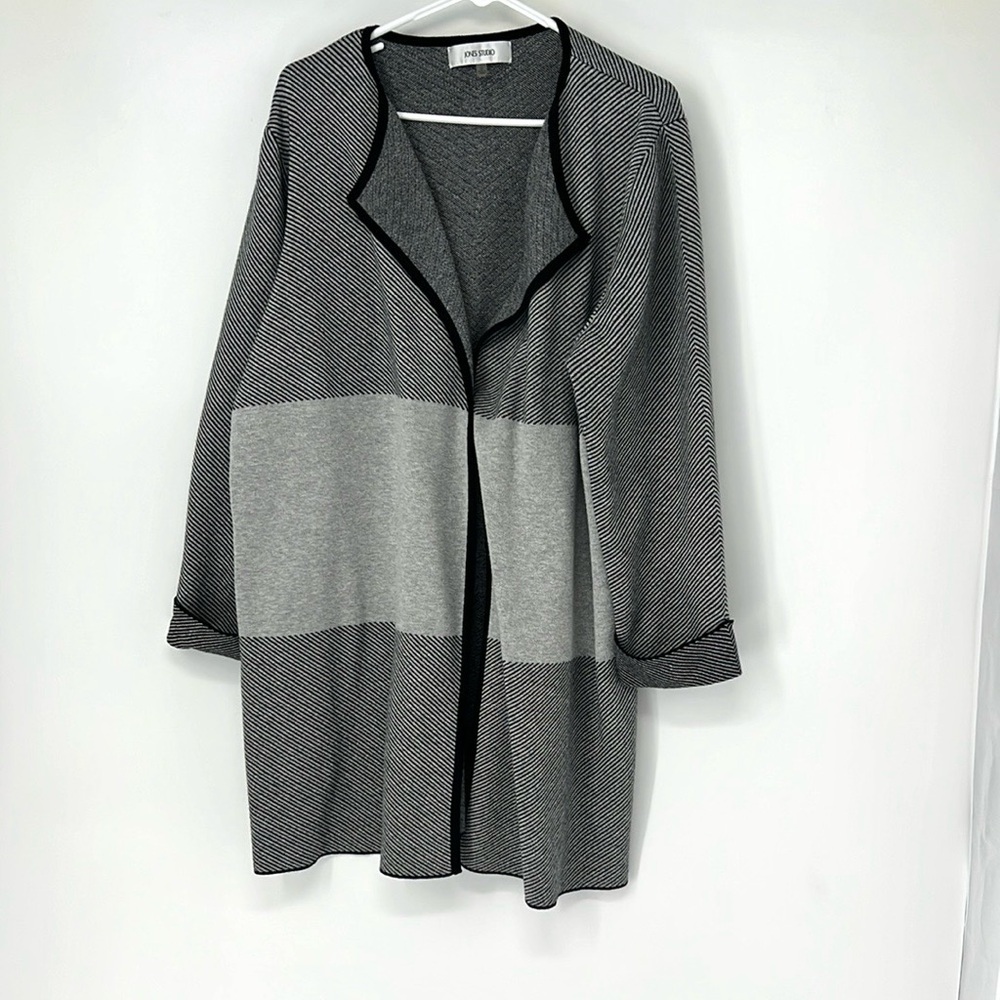 Jones Studio Gray and Black Open Front Cardigan